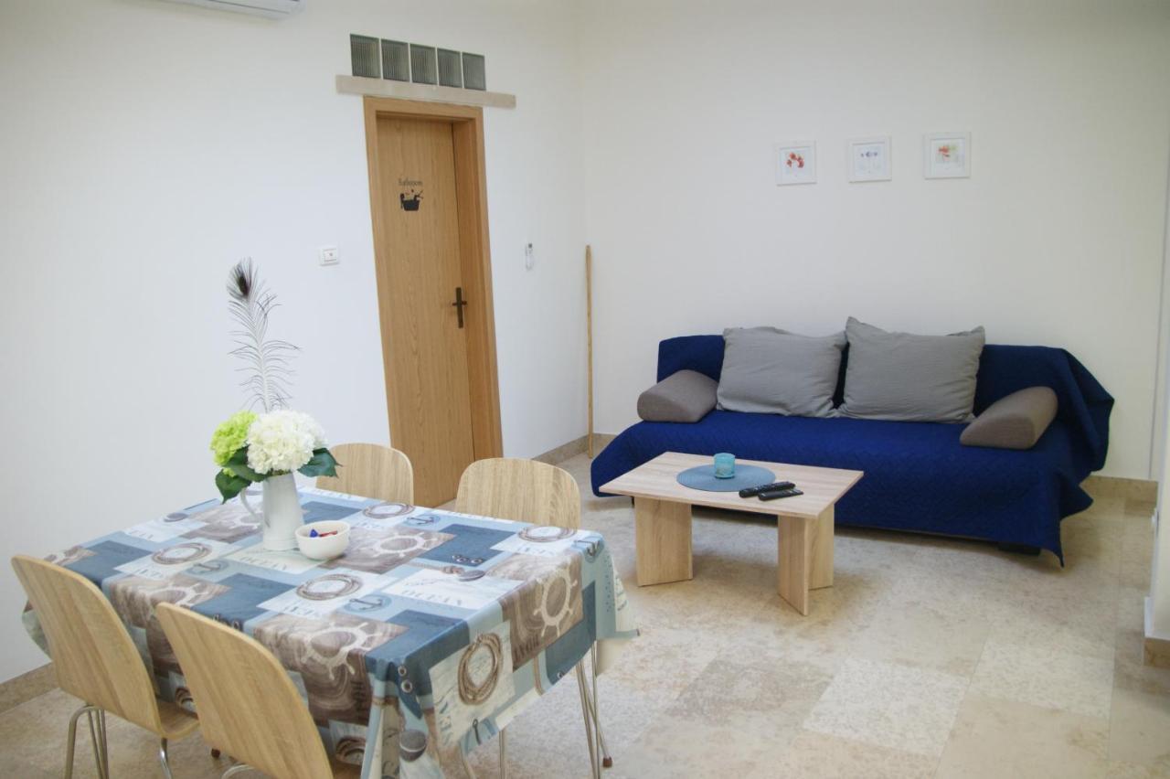 Apartman Ivana พูลา ภายนอก รูปภาพ