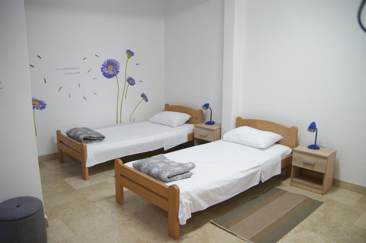 Apartman Ivana พูลา ภายนอก รูปภาพ