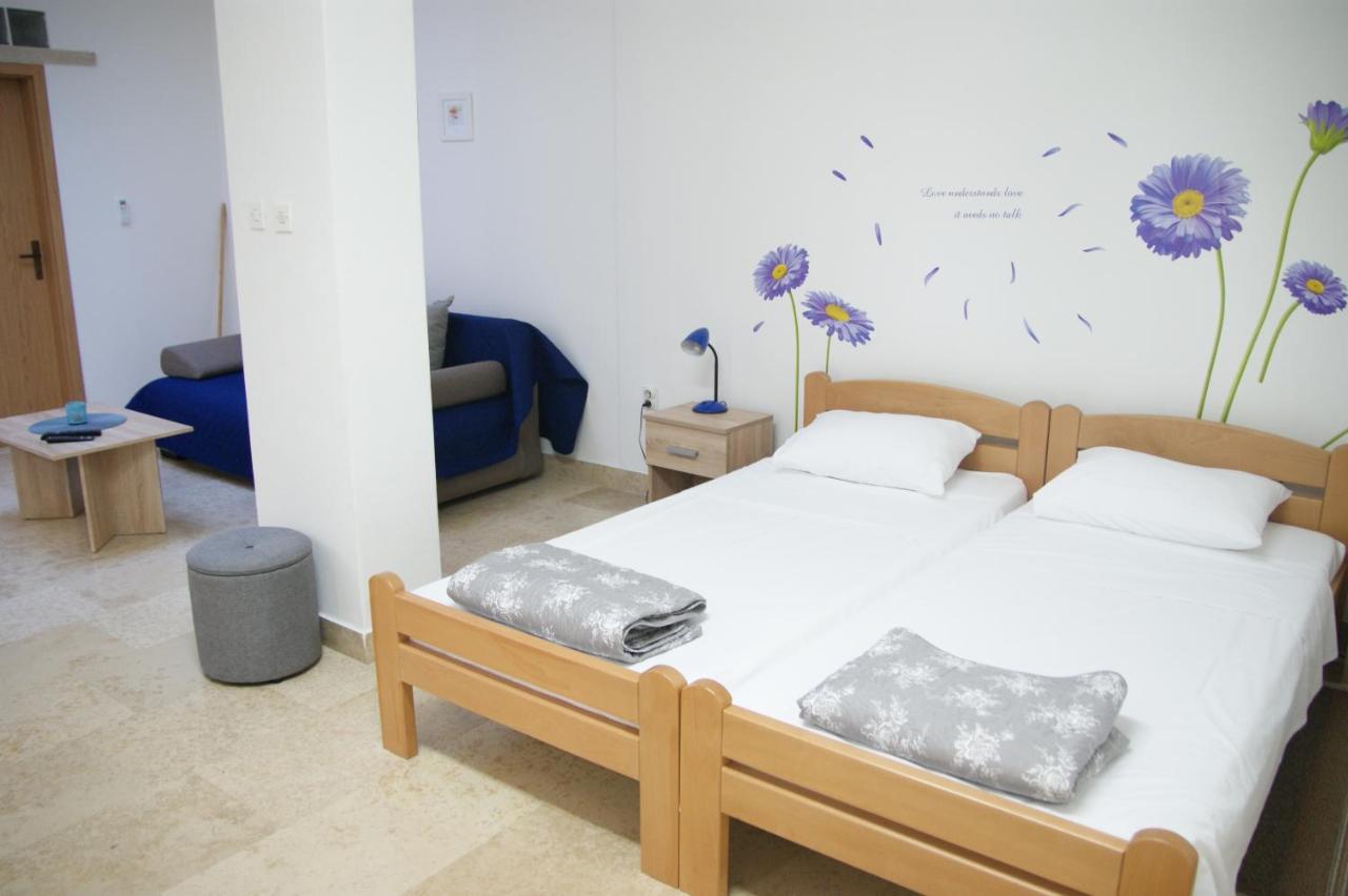 Apartman Ivana พูลา ภายนอก รูปภาพ