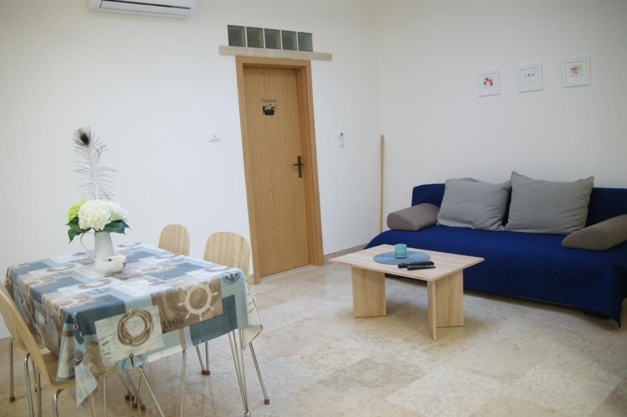 Apartman Ivana พูลา ภายนอก รูปภาพ