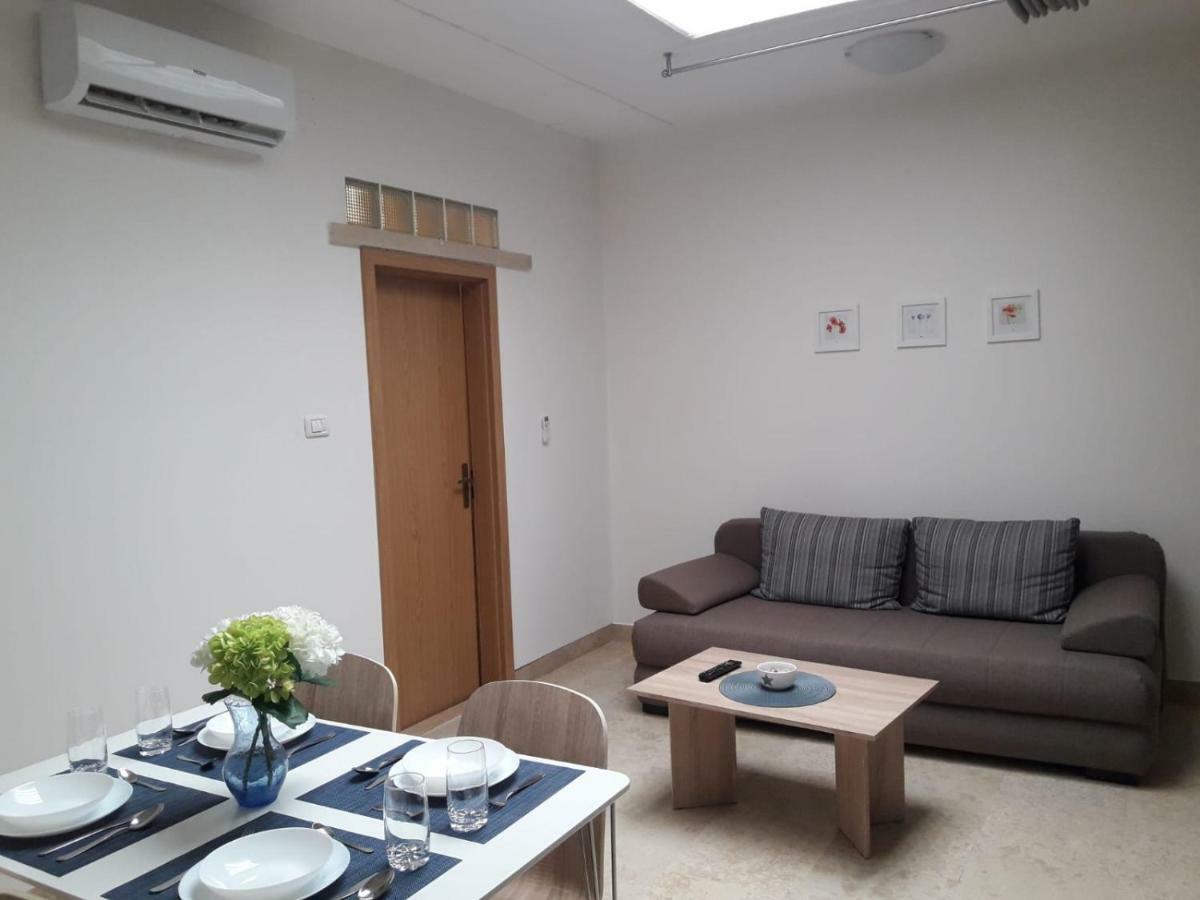 Apartman Ivana พูลา ภายนอก รูปภาพ