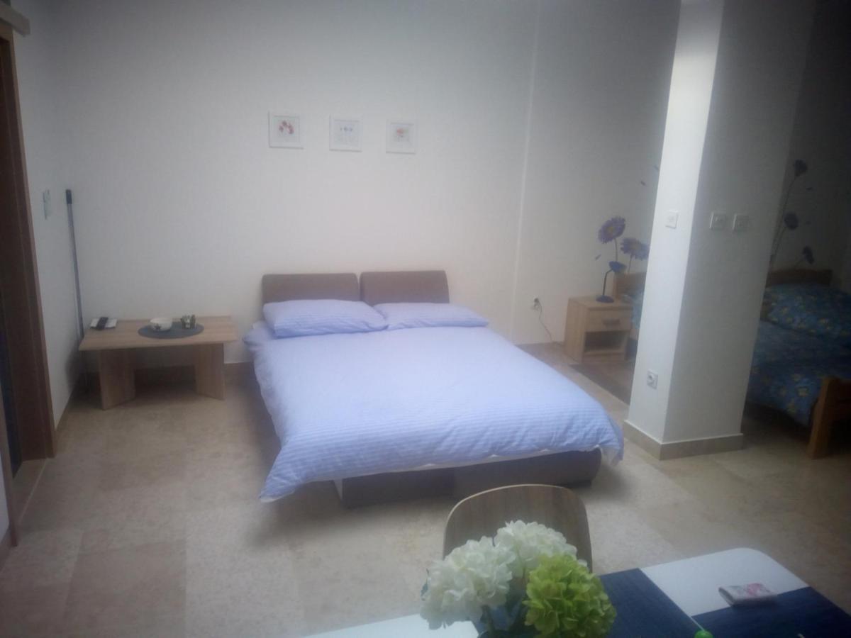 Apartman Ivana พูลา ภายนอก รูปภาพ
